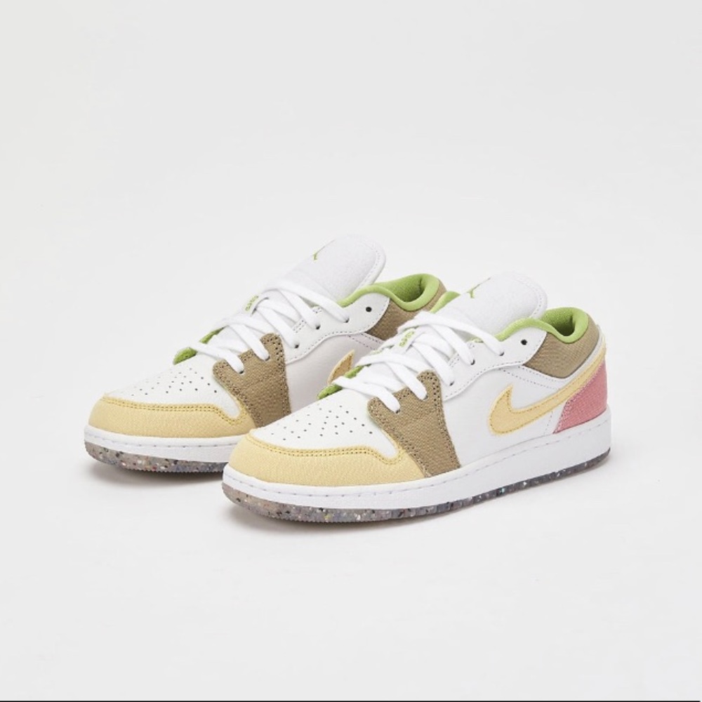 JORDAN AIR JORDAN 1 LOW
GRADE-SCHOOL